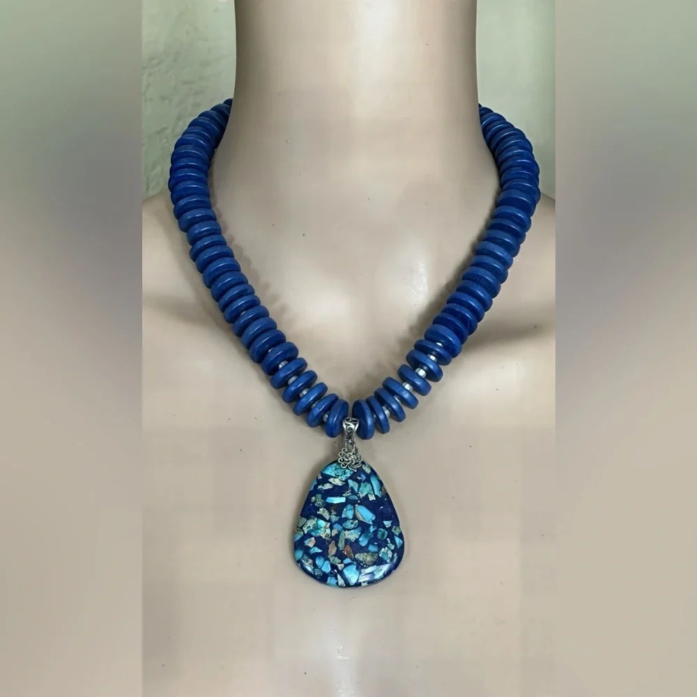 20 Inch Wood bead necklace NWOT - Picture 3 of 12